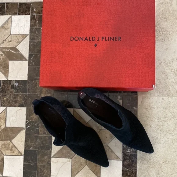 Excellent perfect condition. Smoke and pet free home. Gorgeous on. - Picture 2 of 7